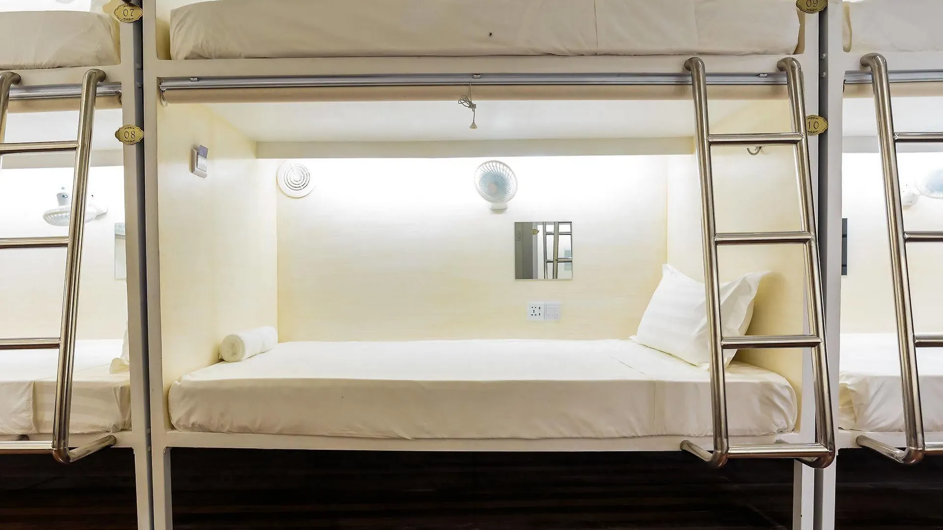 Tambayan Capsule Hostel & Bar Manila